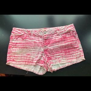 Lei pink and white tie-dye denim shorts